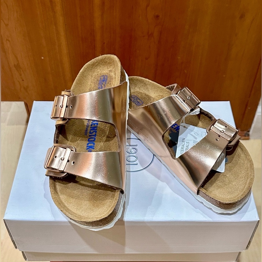 NWT Birkenstock Arizona in Metallic Copper | Size 36